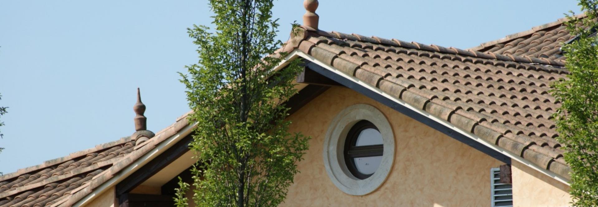 Tretia Galéria domy a strechy